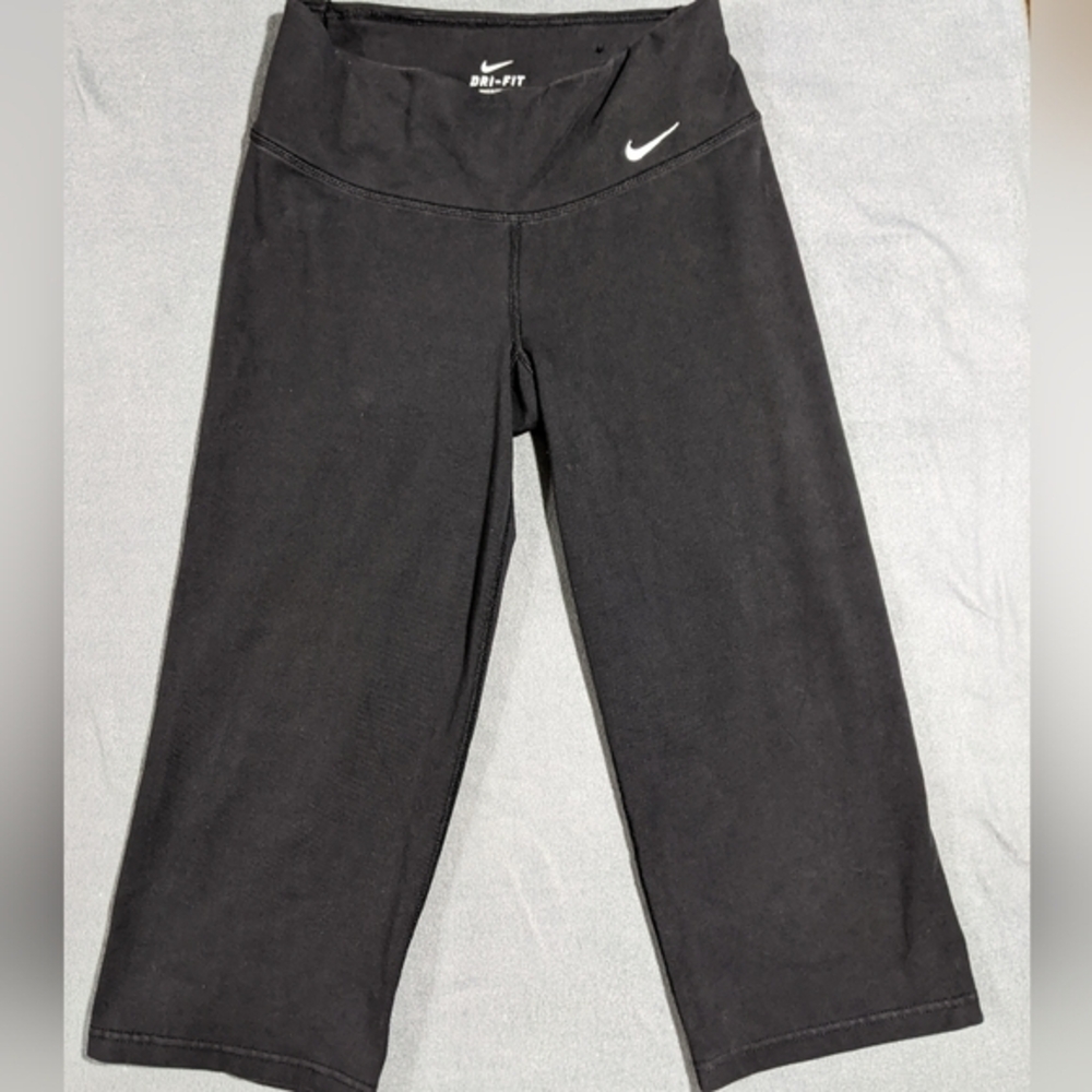 Women’s Nike Dri Fit Capri Cropped Leggings 19" Inseam Black Size XS